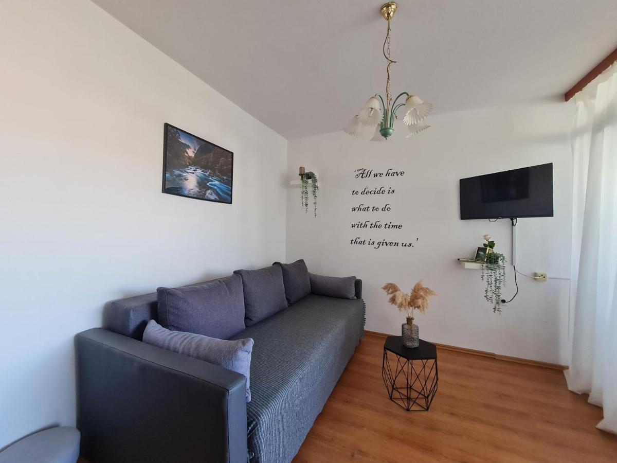 Mellon Apartment *