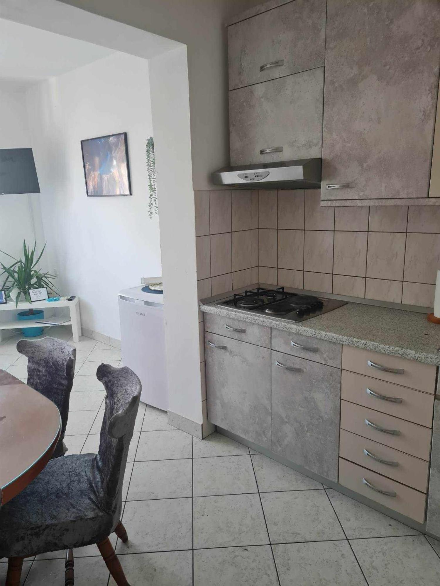 Mellon Apartment *